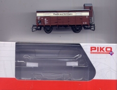 2achsiger Gedeckter Güterwagen Plaste aus Schkopau, DR, braun, Flachdach