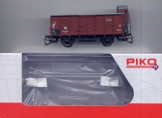 2achsiger Gedeckter Güterwagen, DR, braun, Flachdach, Bremserhaus