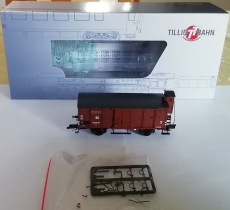 2achsiger Gedeckter Güterwagen, DR, braun, mit Bremserhaus