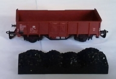 2achsiger Offener Güterwagen Es-u, DR, braun, Kohle-Ladung